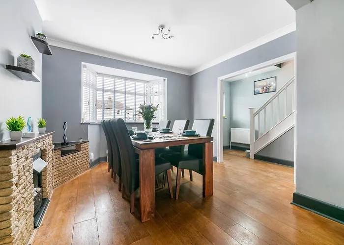 Stunning 3Br House W Garden & Parking In Richmond
